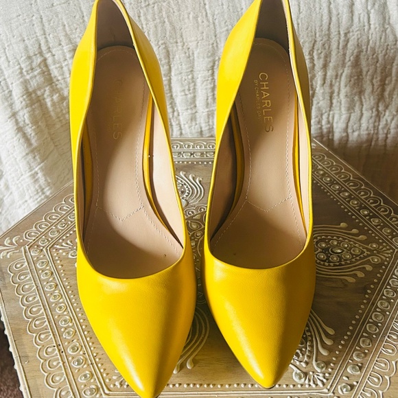Yellow Stiletto Pointed Toe Pumps by Charles David - Picture 2 of 4